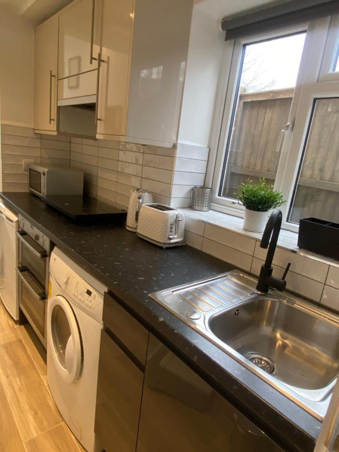 Lovely And Modern Studio Apartment. Borehamwood Esterno foto