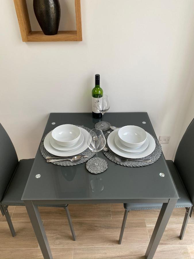 Lovely And Modern Studio Apartment. Borehamwood Esterno foto