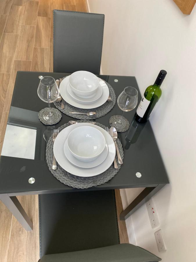 Lovely And Modern Studio Apartment. Borehamwood Esterno foto