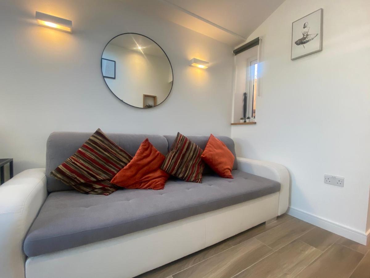 Lovely And Modern Studio Apartment. Borehamwood Esterno foto