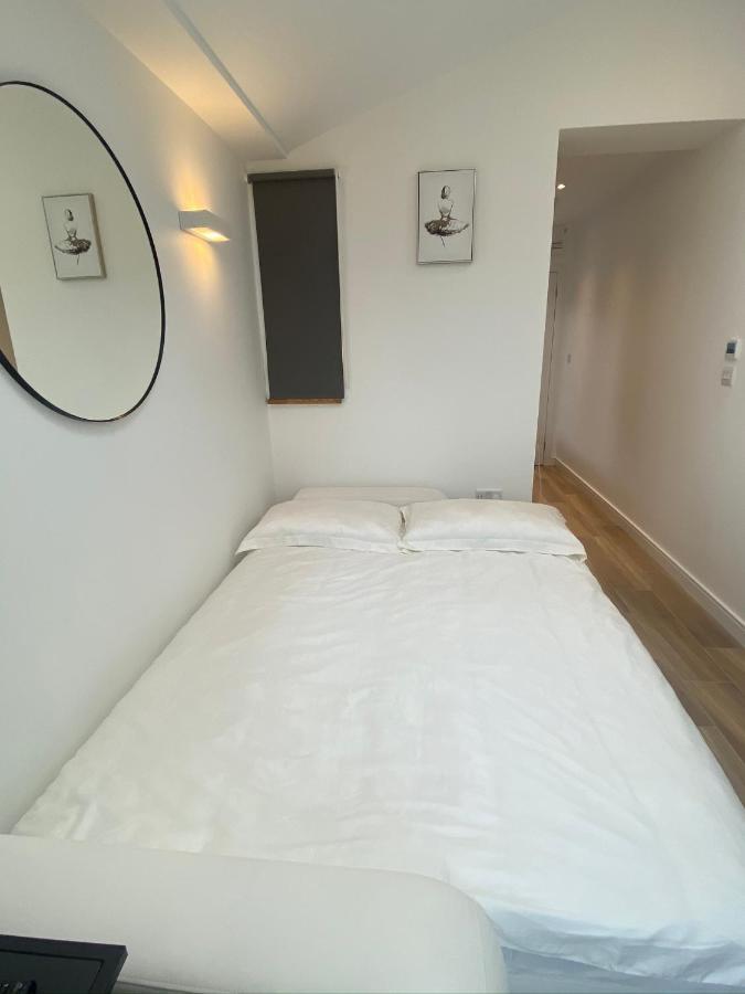 Lovely And Modern Studio Apartment. Borehamwood Esterno foto