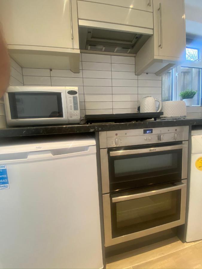 Lovely And Modern Studio Apartment. Borehamwood Esterno foto