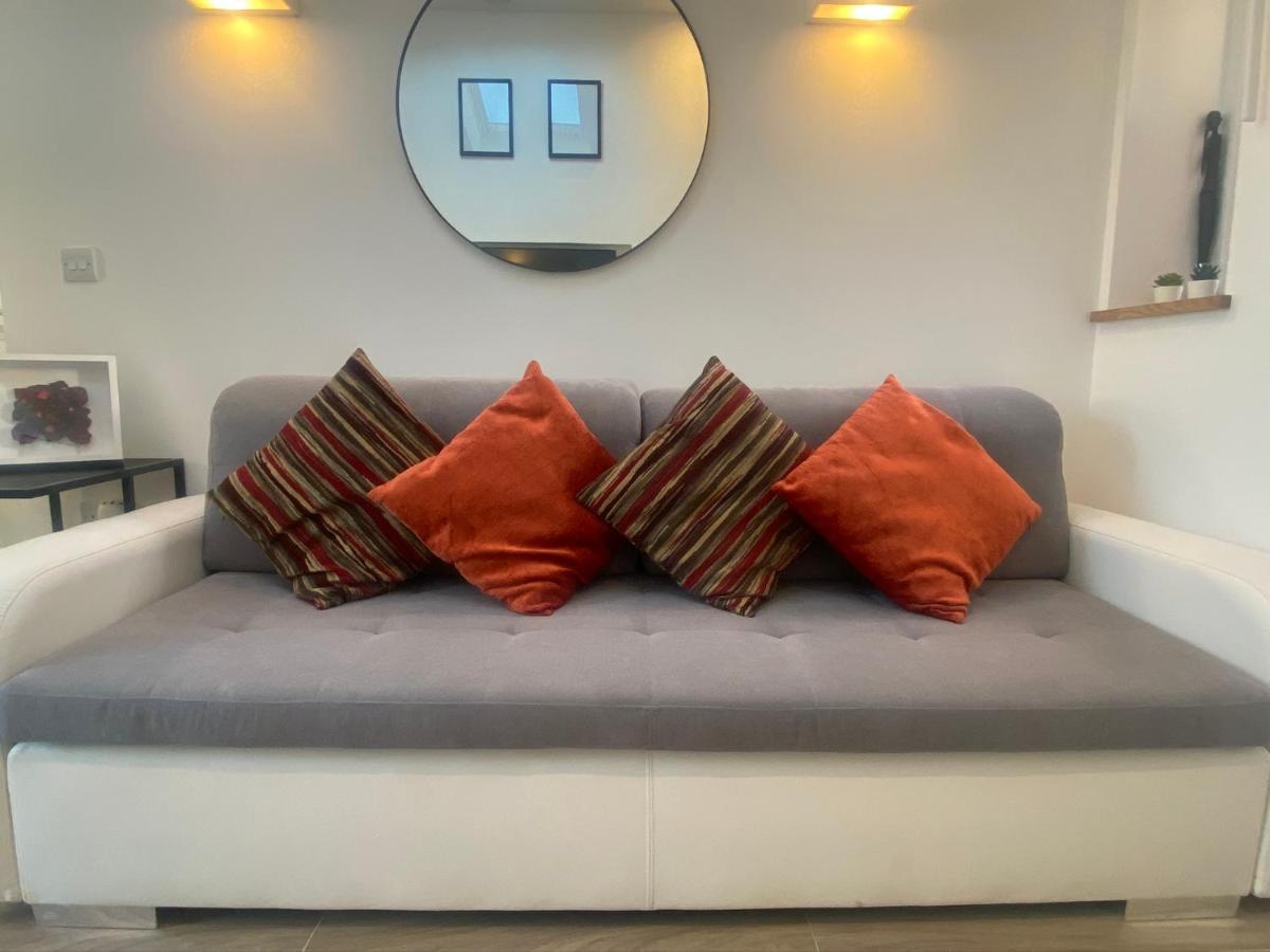 Lovely And Modern Studio Apartment. Borehamwood Esterno foto