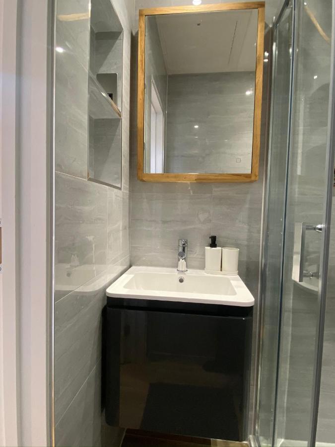 Lovely And Modern Studio Apartment. Borehamwood Esterno foto