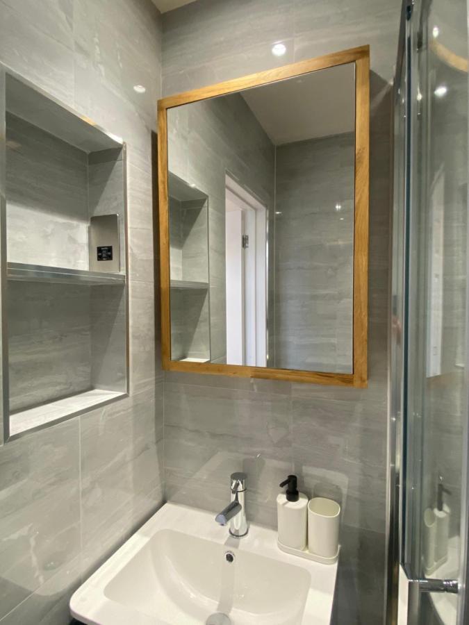 Lovely And Modern Studio Apartment. Borehamwood Esterno foto