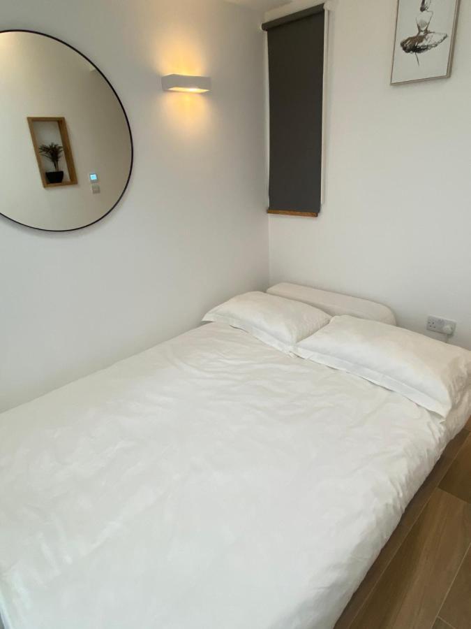 Lovely And Modern Studio Apartment. Borehamwood Esterno foto