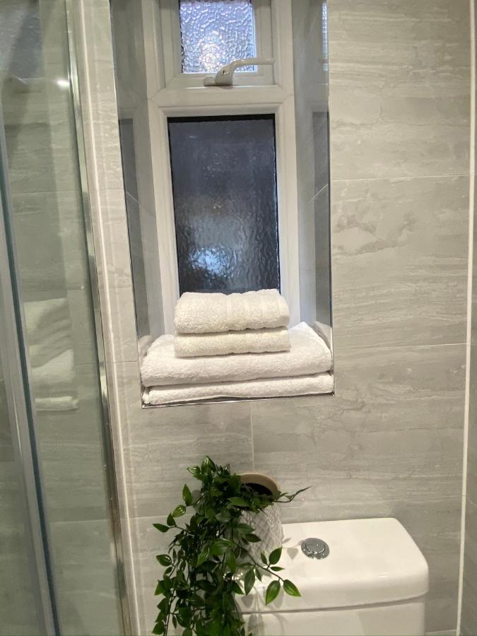 Lovely And Modern Studio Apartment. Borehamwood Esterno foto